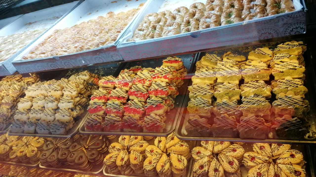 شیرینی سرای شاد
